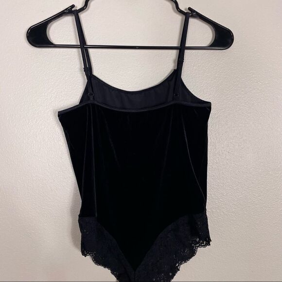 Victoria’s Secret Vintage Black Velour Lace Trim Bottom Cheeky Bodysuit - Picture 5 of 9